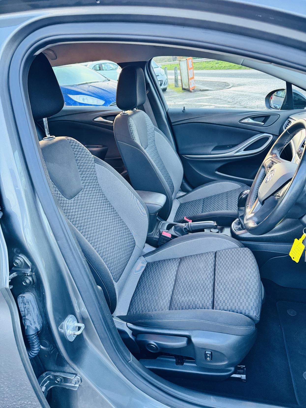 Vauxhall Astra 1.5 Turbo D Business Edition Nav Sports Tourer 5dr Diesel Manual Euro 6 (s/s) (122 ps)