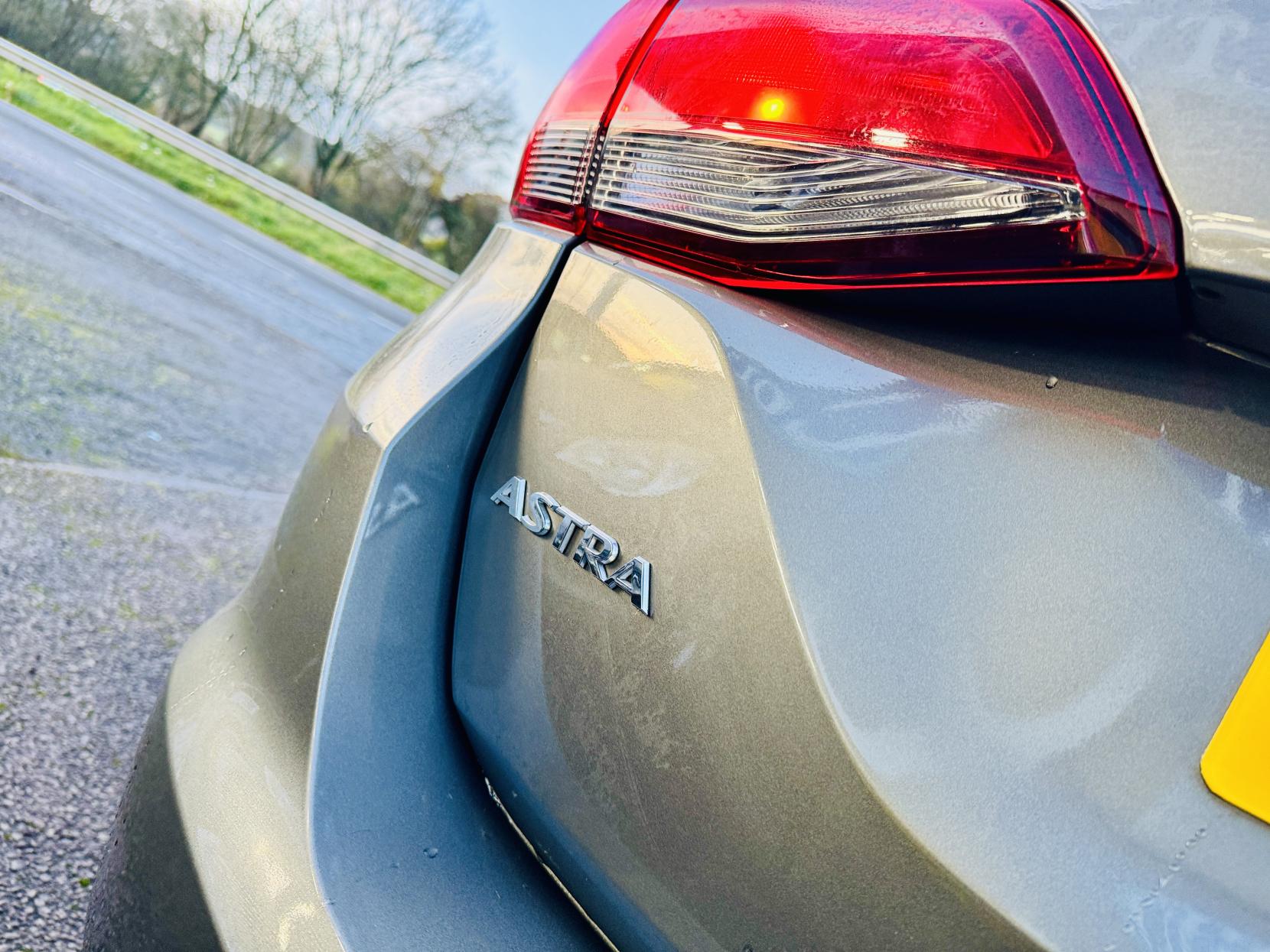 Vauxhall Astra 1.5 Turbo D Business Edition Nav Sports Tourer 5dr Diesel Manual Euro 6 (s/s) (122 ps)