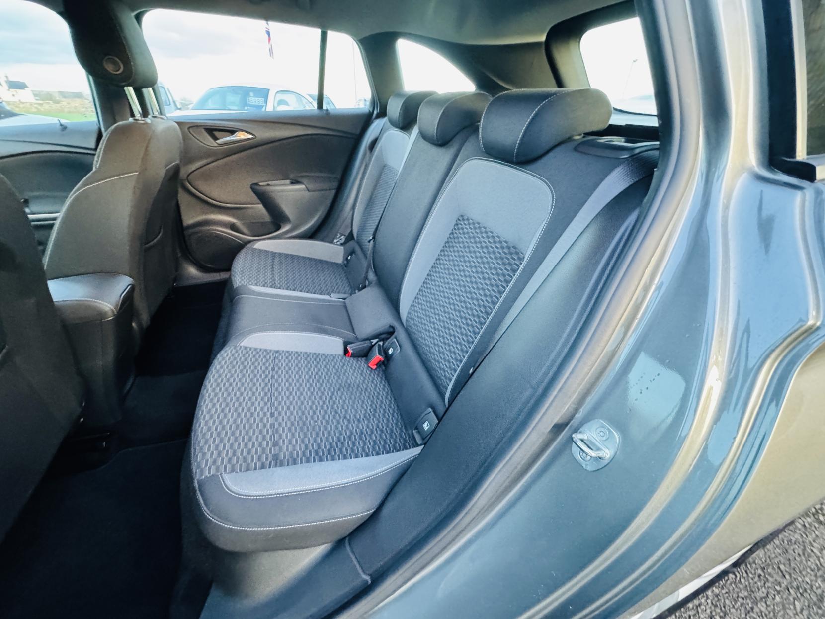 Vauxhall Astra 1.5 Turbo D Business Edition Nav Sports Tourer 5dr Diesel Manual Euro 6 (s/s) (122 ps)