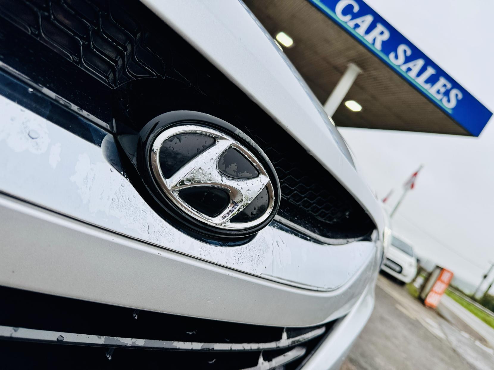 Hyundai ix35 2.0 CRDi SE SUV 5dr Diesel Auto 4WD Euro 5 (Nav) (134 bhp)