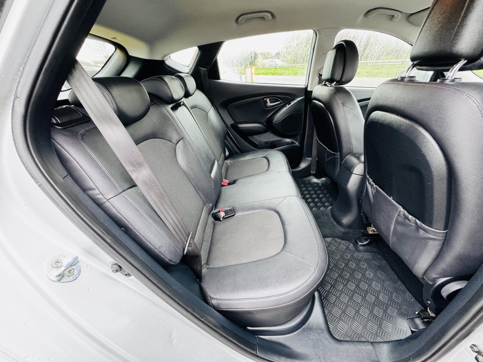 Hyundai ix35 2.0 CRDi SE SUV 5dr Diesel Auto 4WD Euro 5 (Nav) (134 bhp)