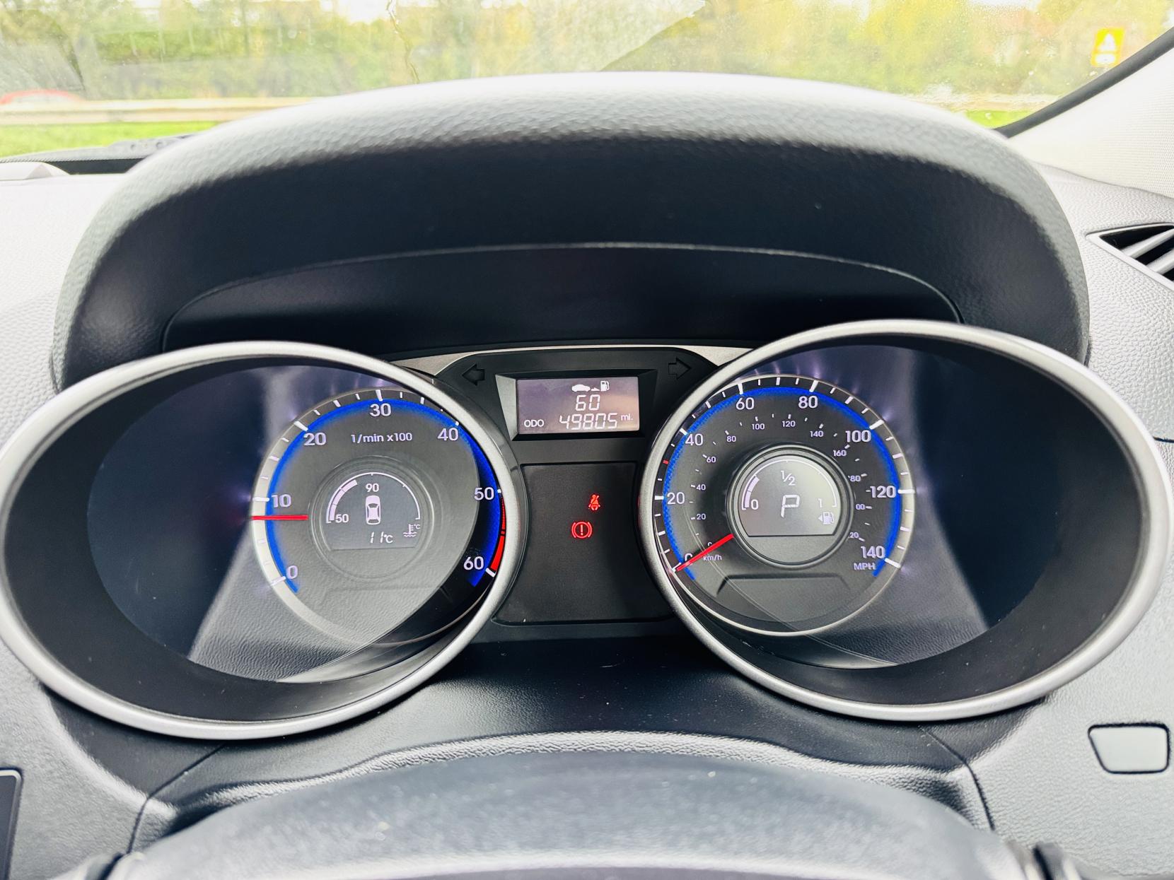 Hyundai ix35 2.0 CRDi SE SUV 5dr Diesel Auto 4WD Euro 5 (Nav) (134 bhp)