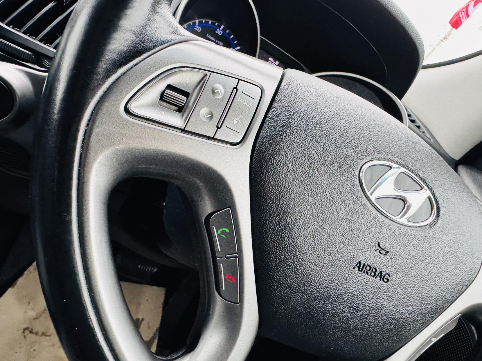 Hyundai ix35 2.0 CRDi SE SUV 5dr Diesel Auto 4WD Euro 5 (Nav) (134 bhp)