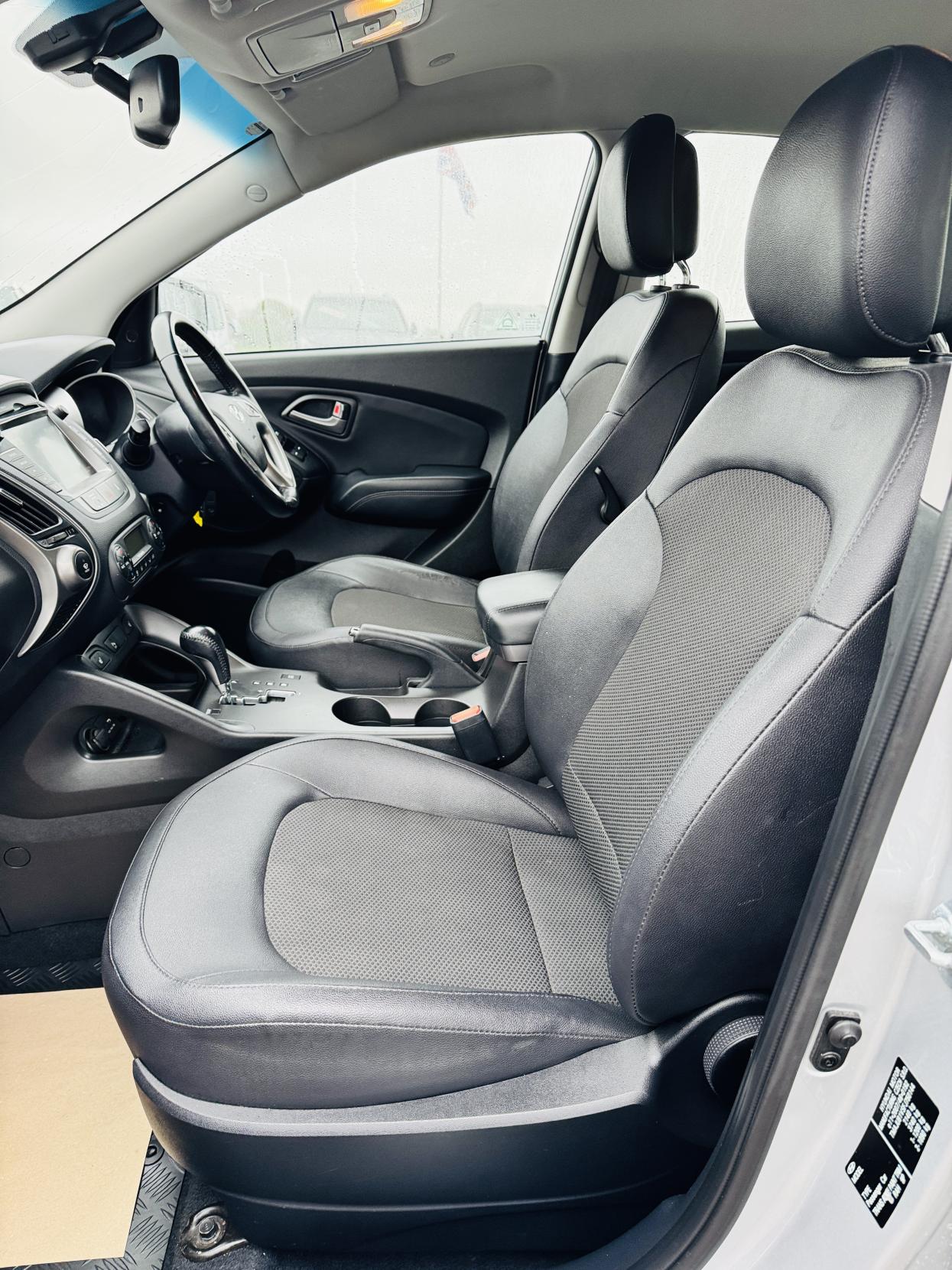 Hyundai ix35 2.0 CRDi SE SUV 5dr Diesel Auto 4WD Euro 5 (Nav) (134 bhp)