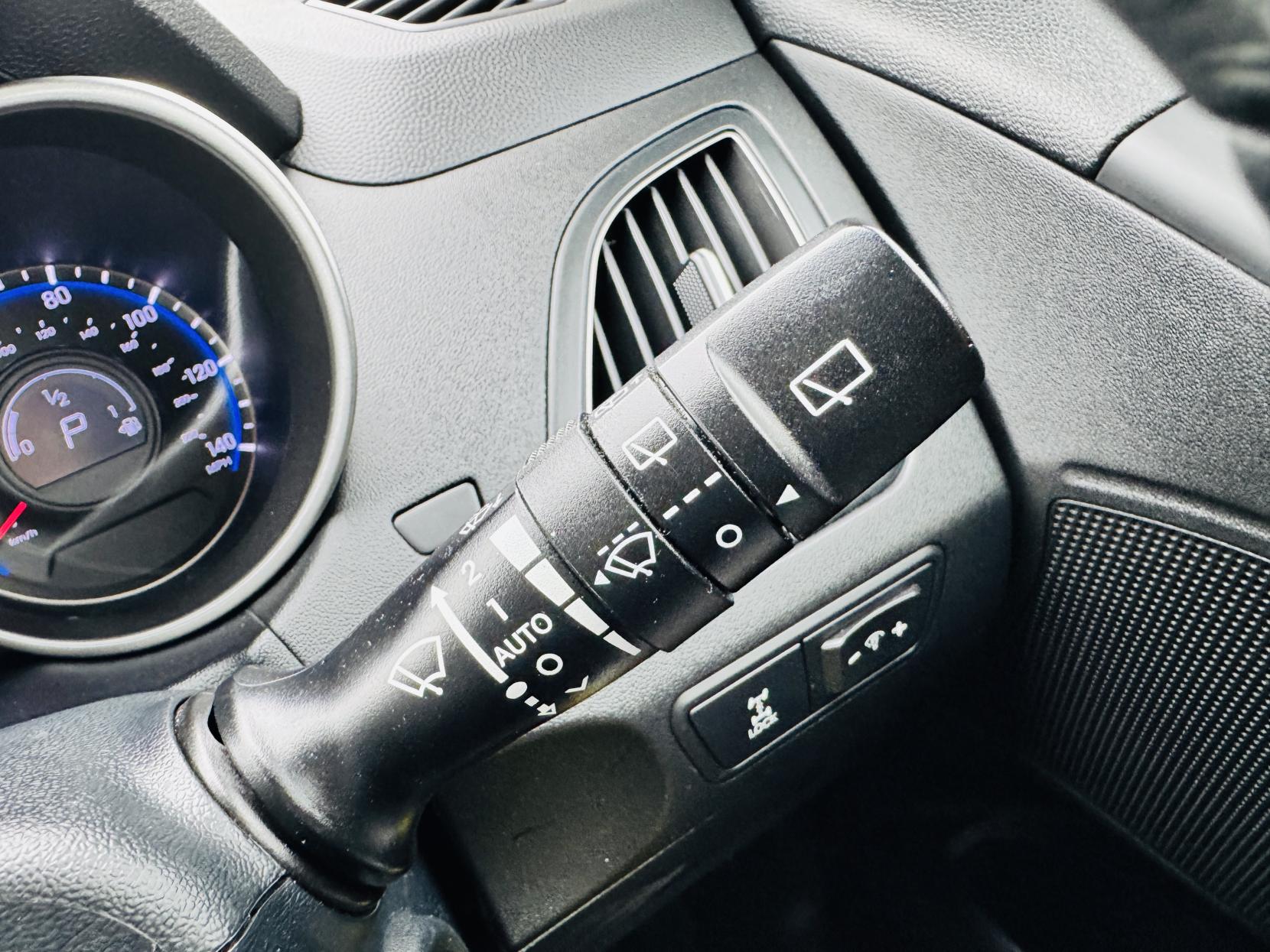 Hyundai ix35 2.0 CRDi SE SUV 5dr Diesel Auto 4WD Euro 5 (Nav) (134 bhp)