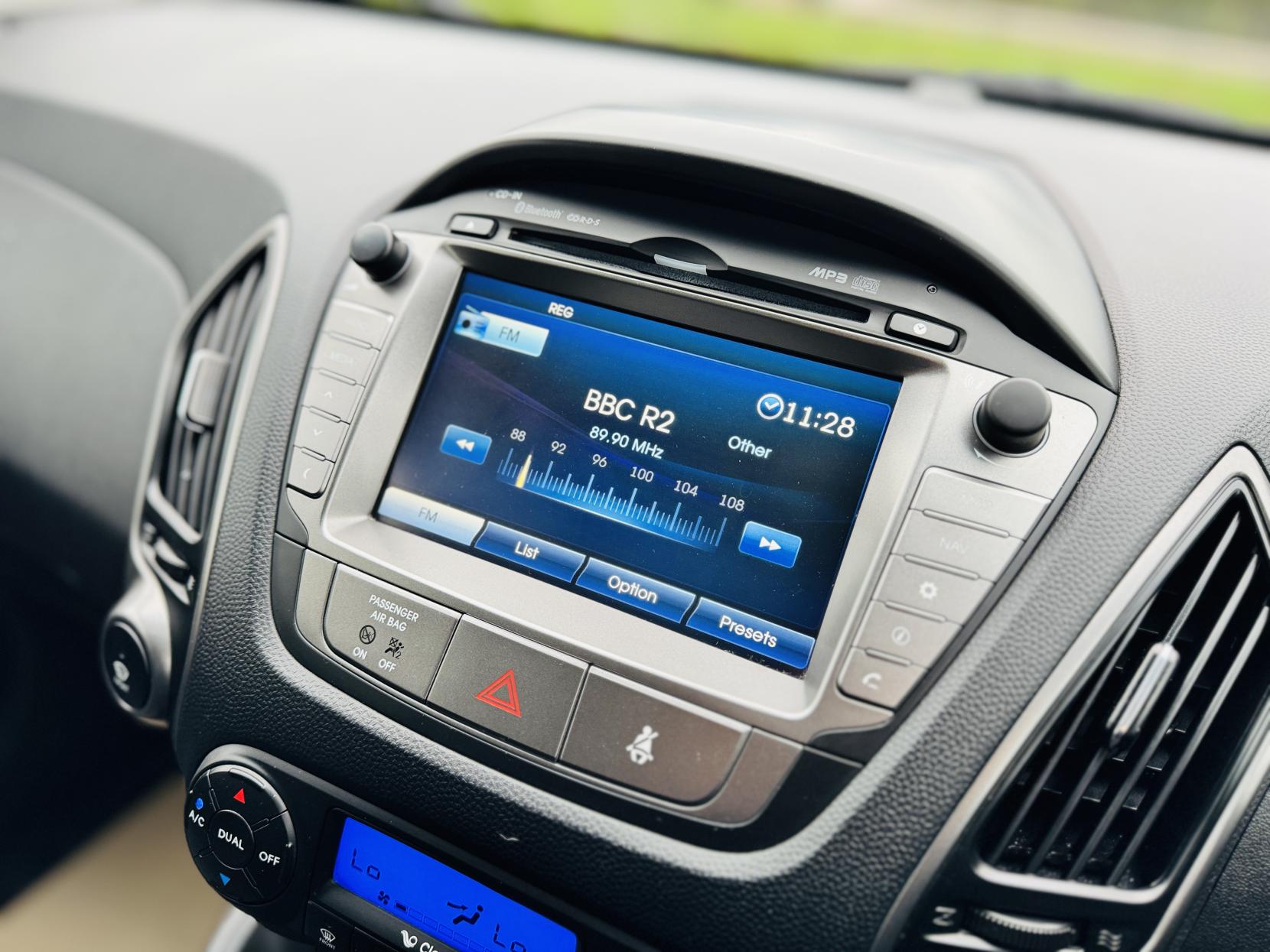 Hyundai ix35 2.0 CRDi SE SUV 5dr Diesel Auto 4WD Euro 5 (Nav) (134 bhp)