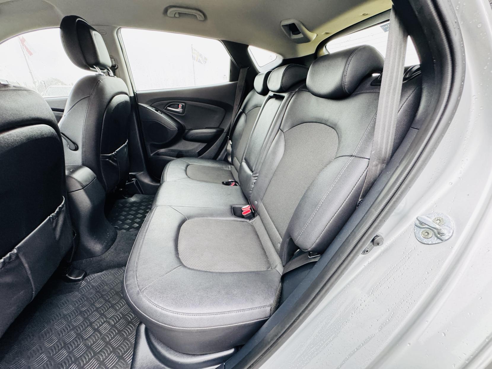 Hyundai ix35 2.0 CRDi SE SUV 5dr Diesel Auto 4WD Euro 5 (Nav) (134 bhp)