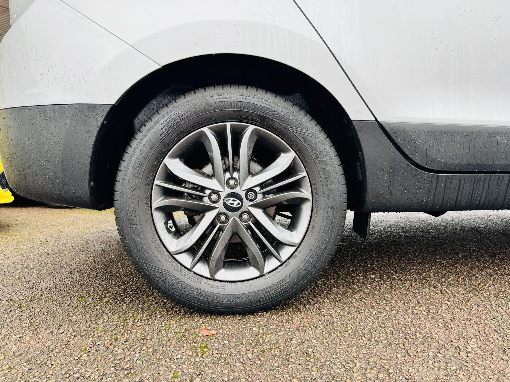 Hyundai ix35 2.0 CRDi SE SUV 5dr Diesel Auto 4WD Euro 5 (Nav) (134 bhp)