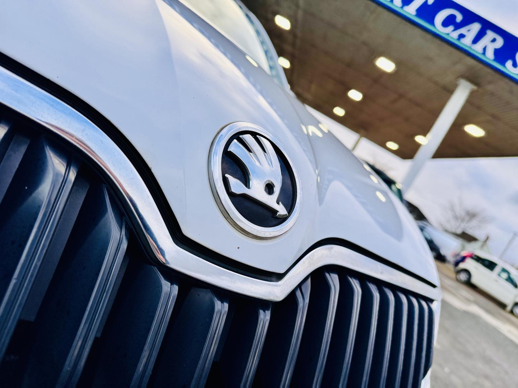 Skoda Octavia 1.6 TDI SE L Hatchback 5dr Diesel Manual Euro 6 (s/s) (110 ps)