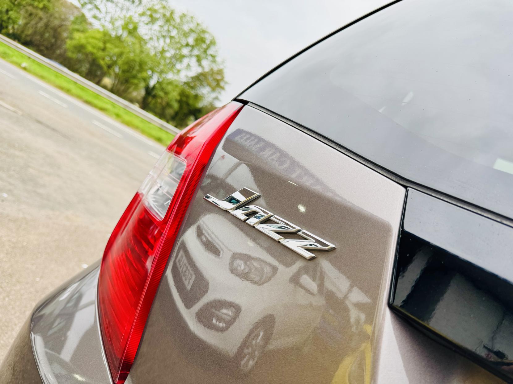 Honda Jazz 1.4 i-VTEC EX Hatchback 5dr Petrol CVT Euro 5 (99 ps)