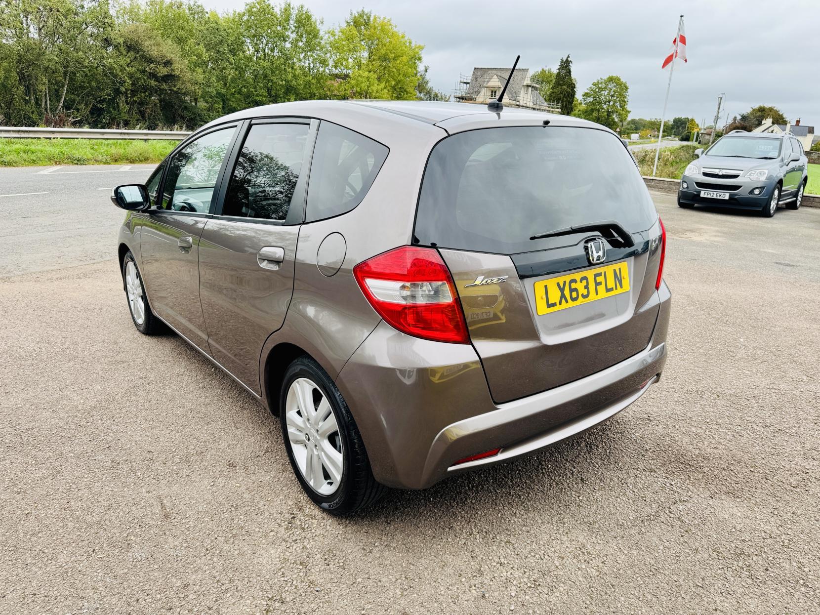 Honda Jazz 1.4 i-VTEC EX Hatchback 5dr Petrol CVT Euro 5 (99 ps)