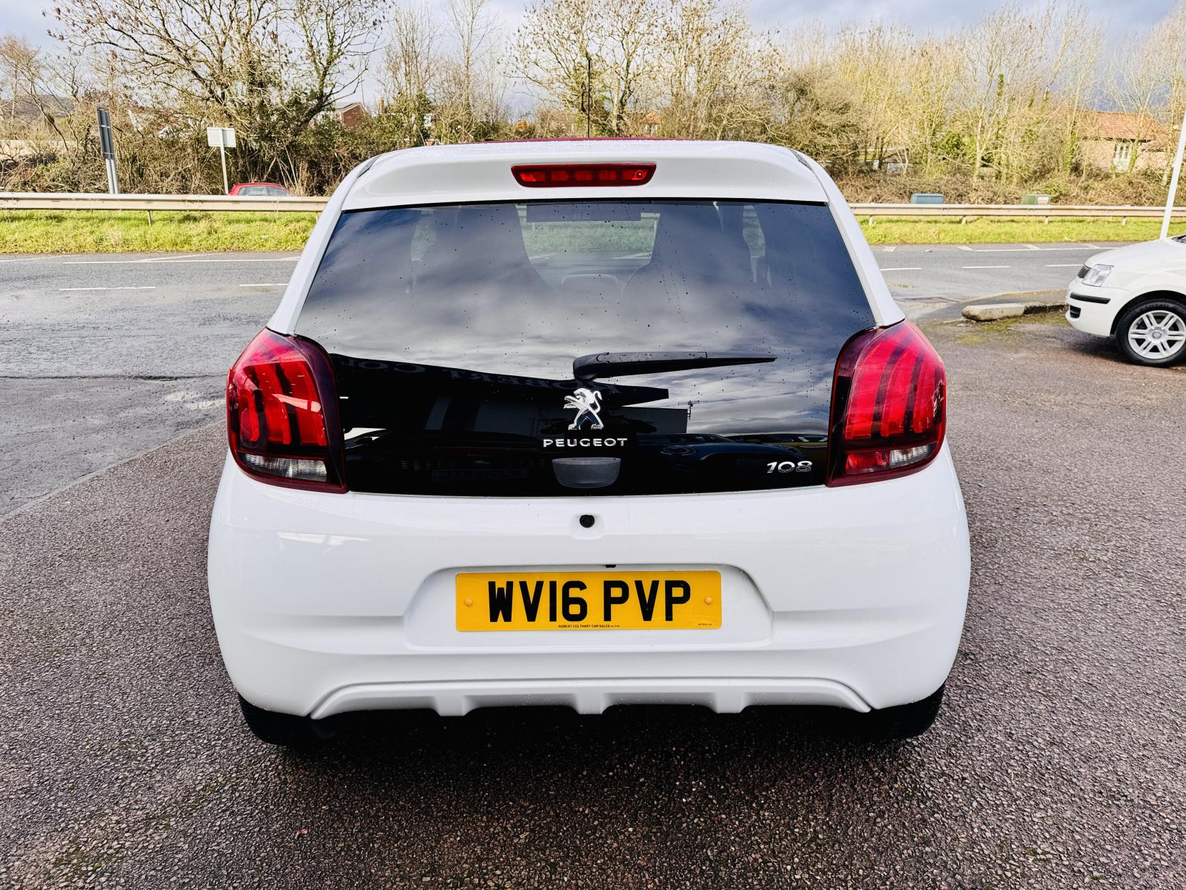 Peugeot 108 1.2 PureTech Allure Top! 5dr Petrol Manual Euro 6 (82 ps)