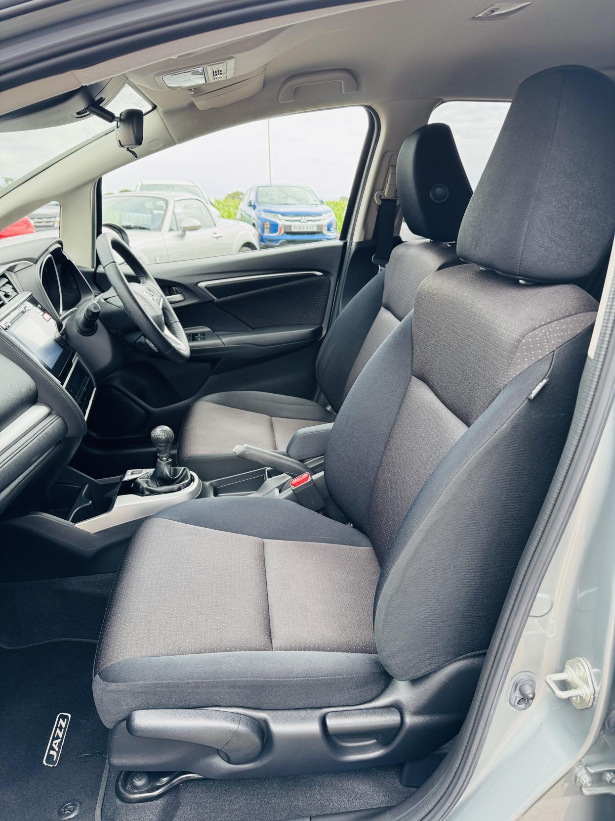 Honda Jazz 1.3 i-VTEC EX Hatchback 5dr Petrol Manual Euro 6 (s/s) (102 ps)