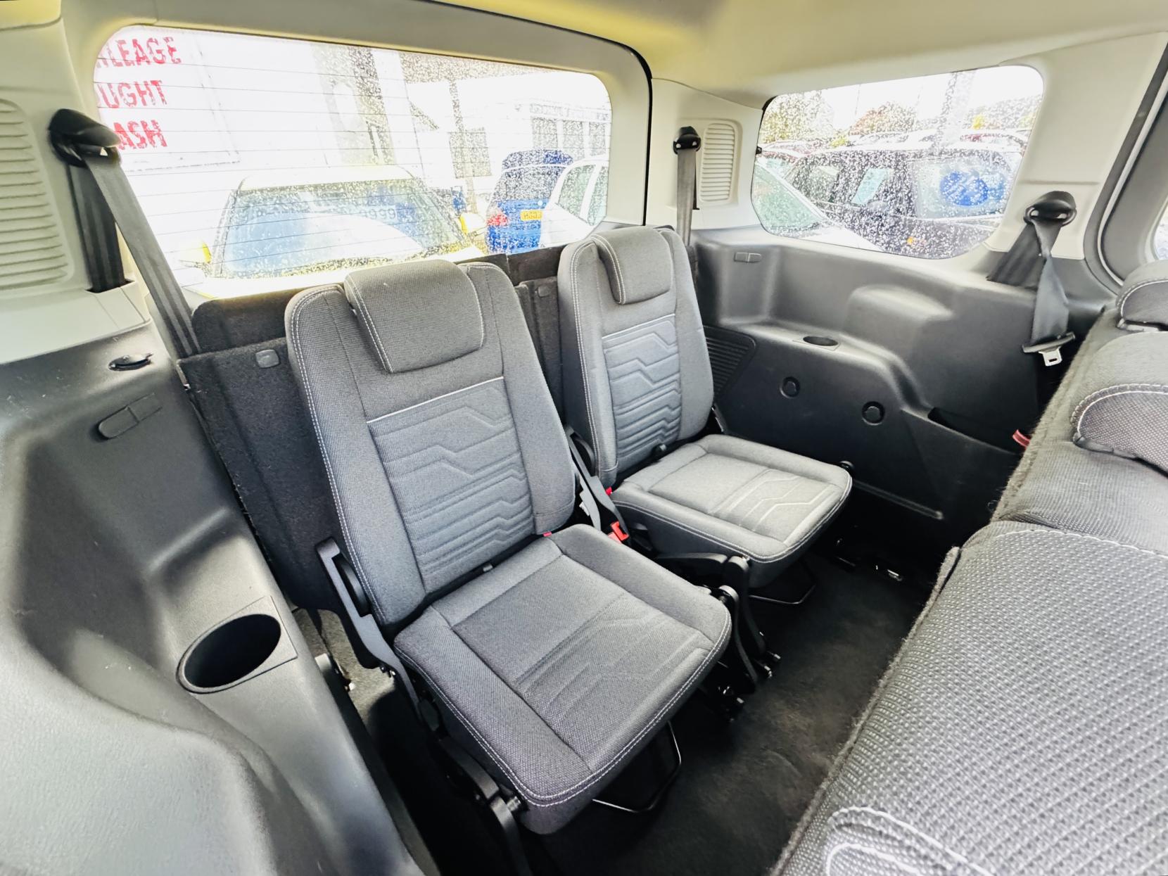 Ford Grand Tourneo Connect 1.5 TDCi Titanium MPV 5dr Diesel Powershift Euro 6 (s/s) (120 ps)