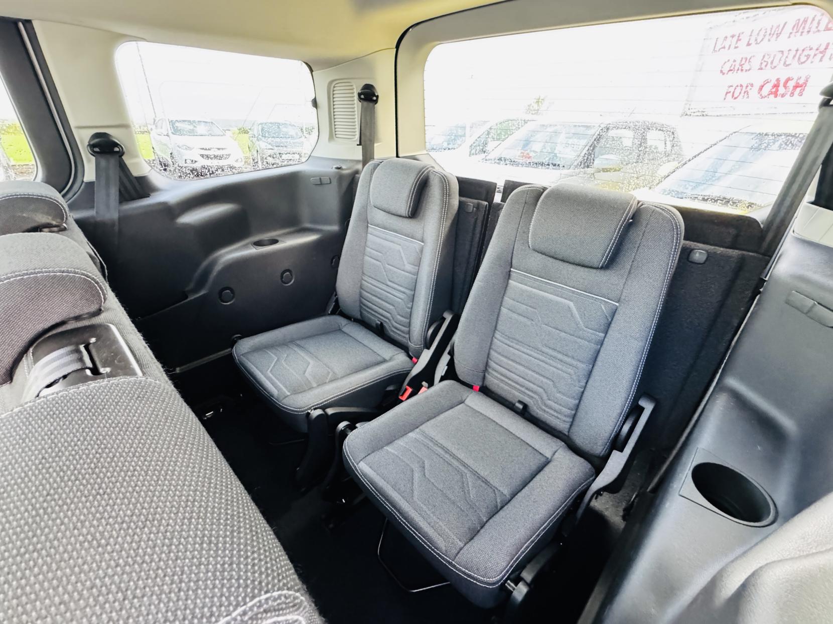 Ford Grand Tourneo Connect 1.5 TDCi Titanium MPV 5dr Diesel Powershift Euro 6 (s/s) (120 ps)