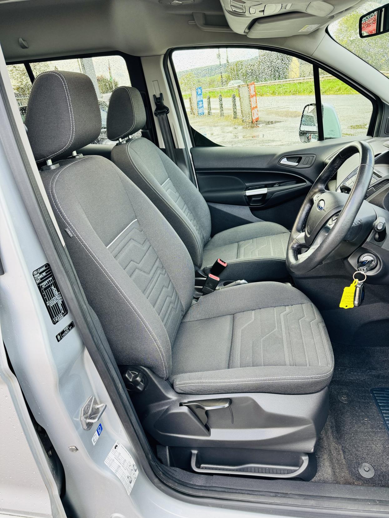 Ford Grand Tourneo Connect 1.5 TDCi Titanium MPV 5dr Diesel Powershift Euro 6 (s/s) (120 ps)