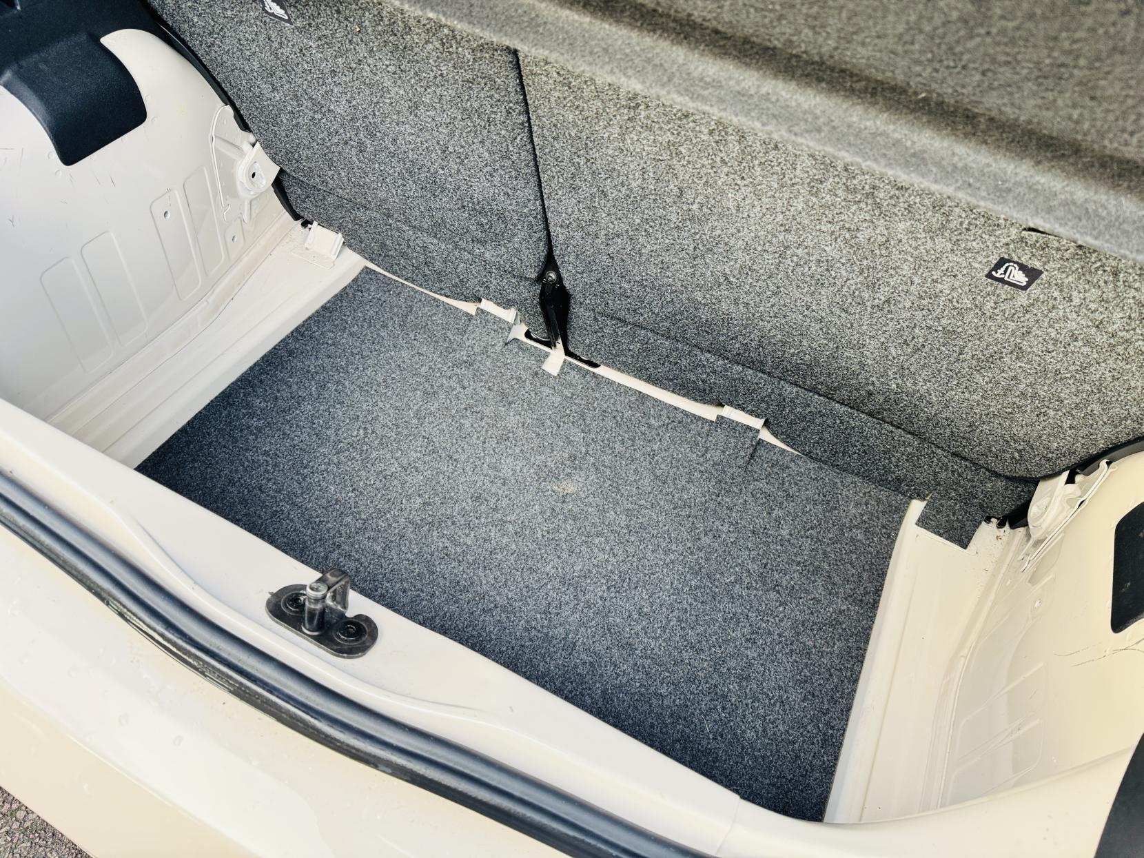 SEAT Mii 1.0 12v by MANGO Hatchback 3dr Petrol Manual Euro 5 (75 ps)