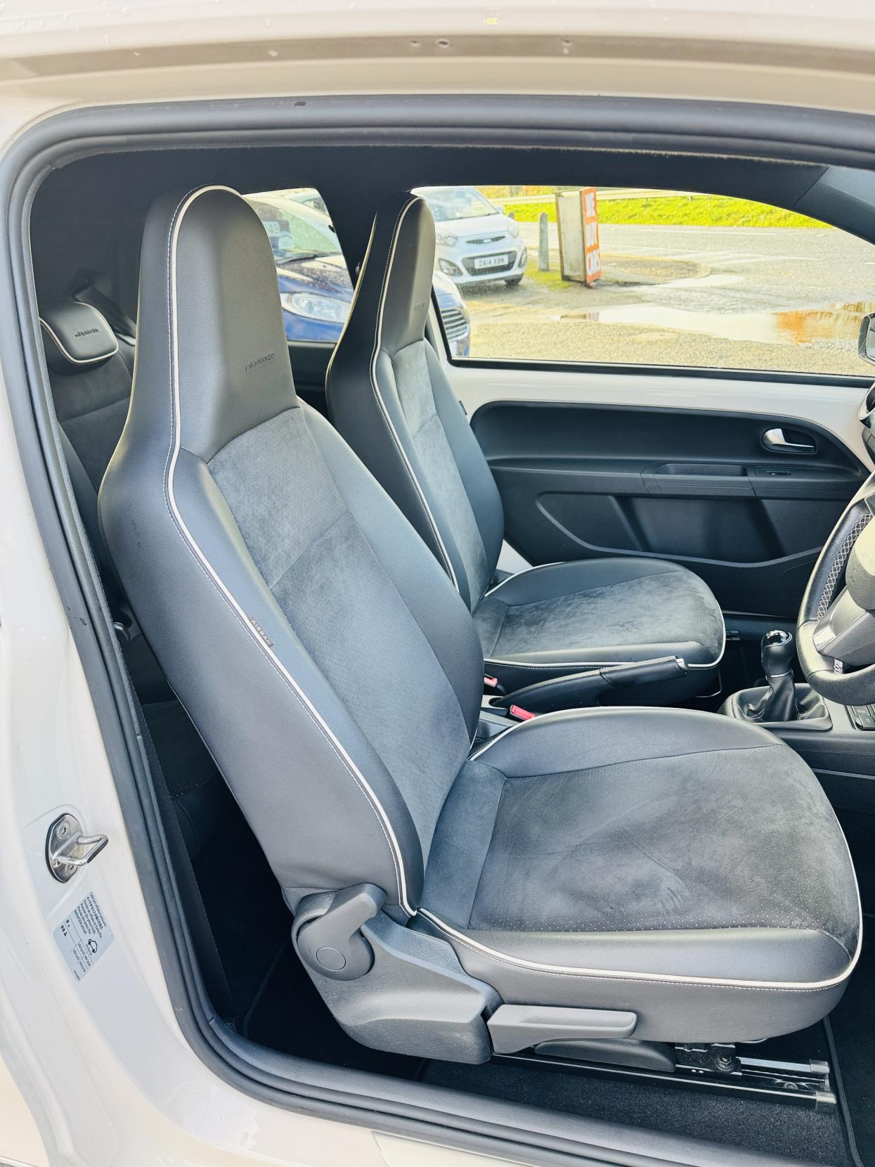 SEAT Mii 1.0 12v by MANGO Hatchback 3dr Petrol Manual Euro 5 (75 ps)