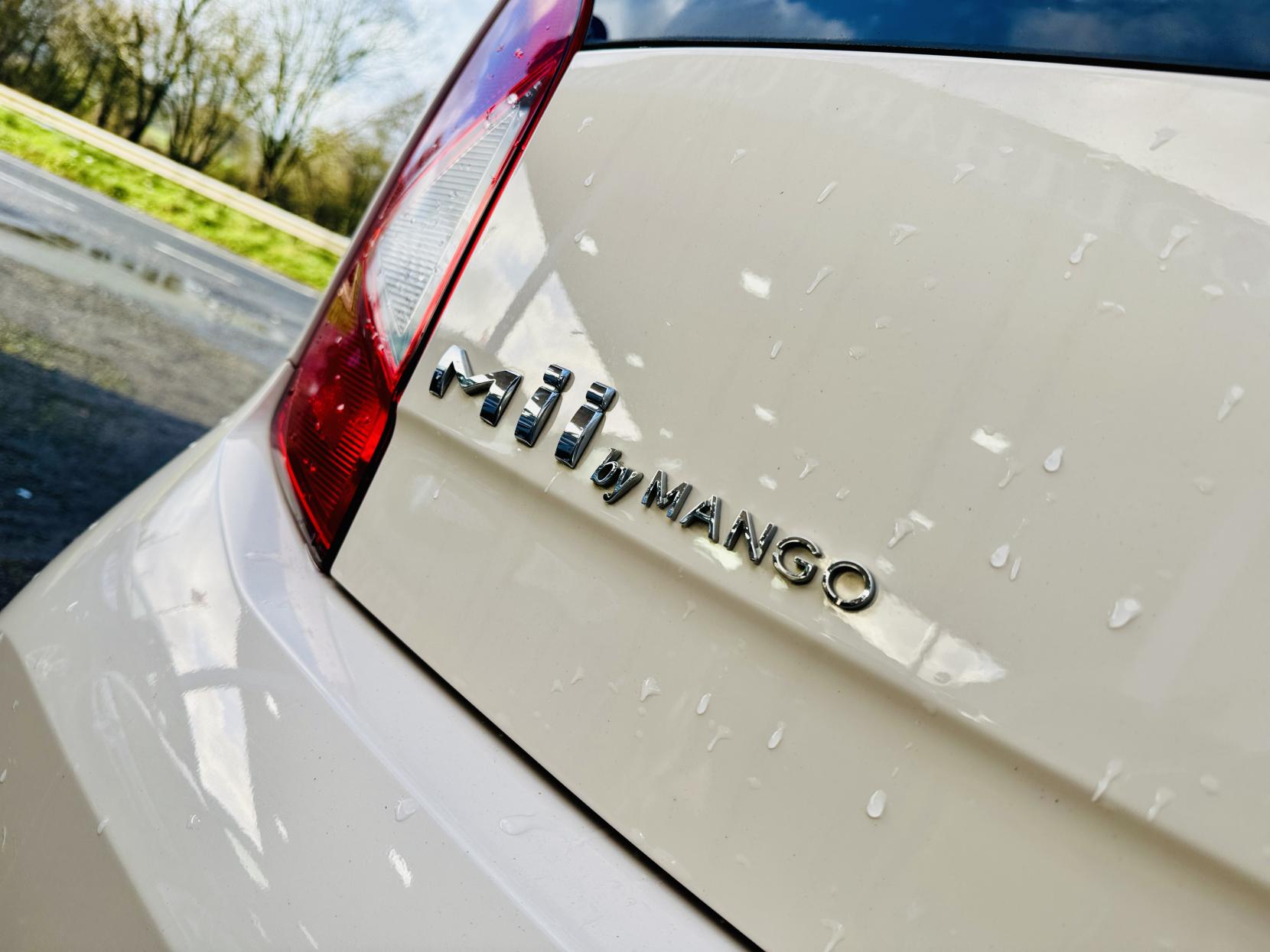 SEAT Mii 1.0 12v by MANGO Hatchback 3dr Petrol Manual Euro 5 (75 ps)