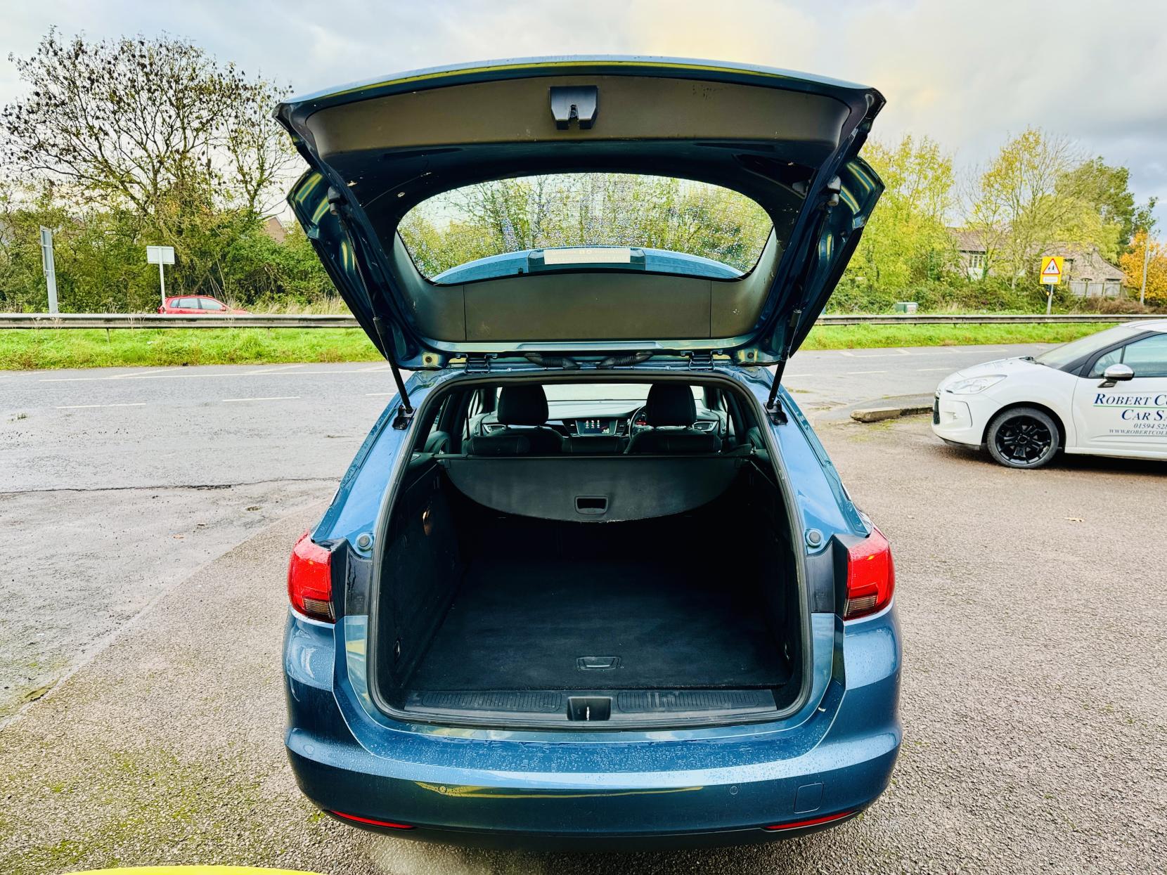 Vauxhall Astra 1.4i Turbo SRi Sports Tourer 5dr Petrol Auto Euro 6 (s/s) (150 ps)