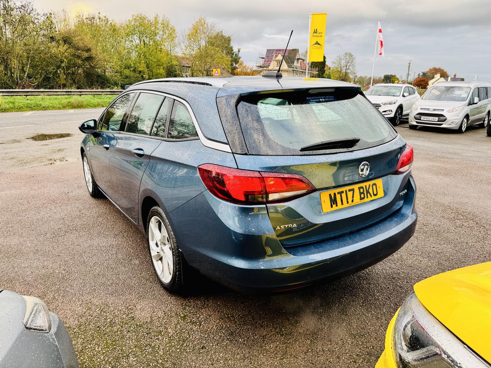 Vauxhall Astra 1.4i Turbo SRi Sports Tourer 5dr Petrol Auto Euro 6 (s/s) (150 ps)