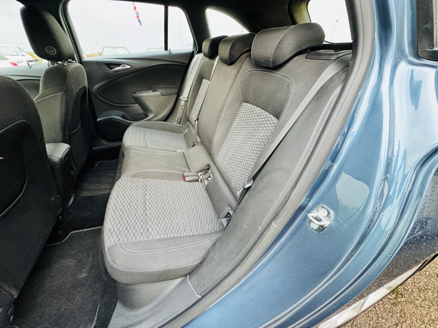 Vauxhall Astra 1.4i Turbo SRi Sports Tourer 5dr Petrol Auto Euro 6 (s/s) (150 ps)