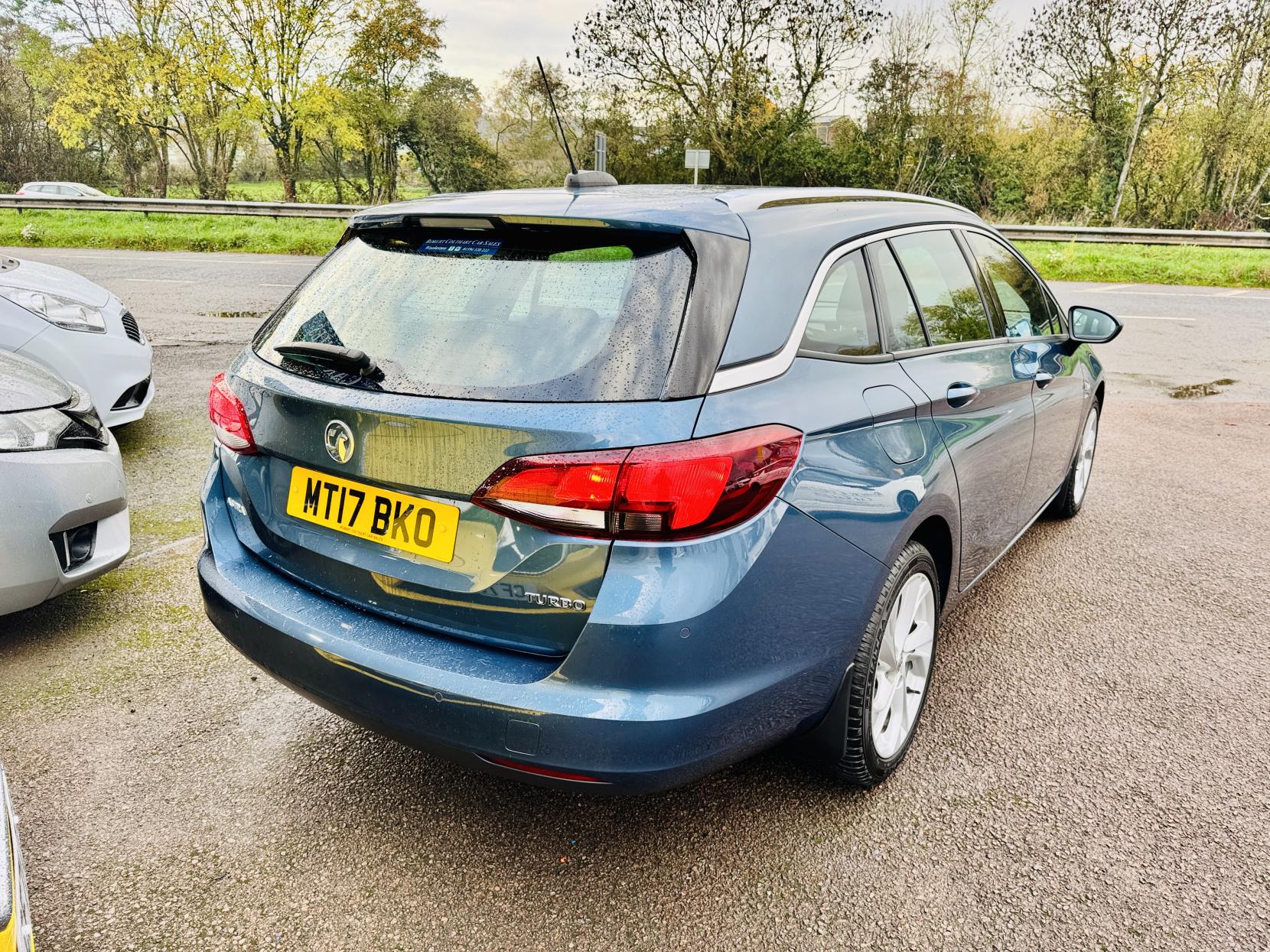 Vauxhall Astra 1.4i Turbo SRi Sports Tourer 5dr Petrol Auto Euro 6 (s/s) (150 ps)