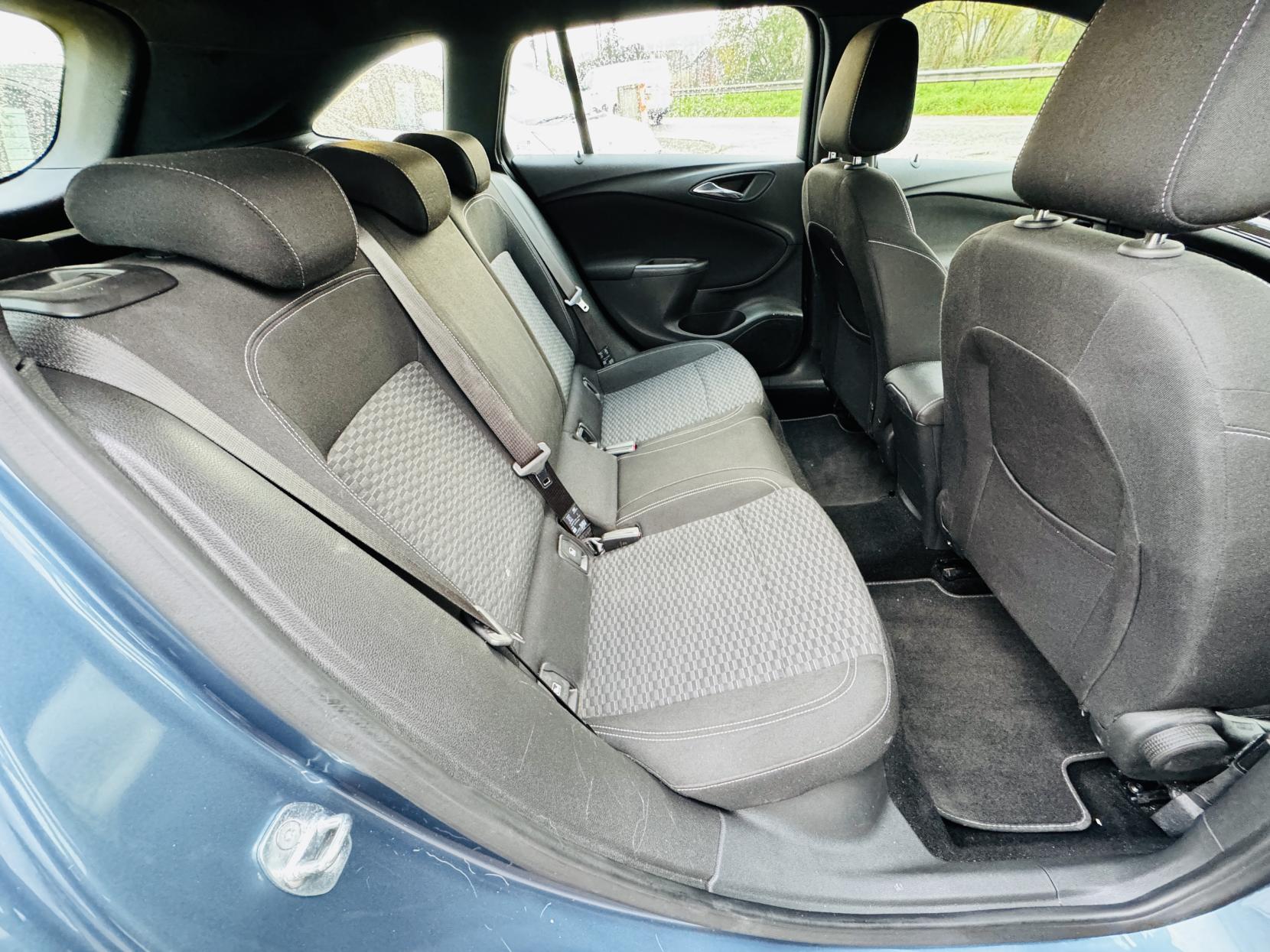 Vauxhall Astra 1.4i Turbo SRi Sports Tourer 5dr Petrol Auto Euro 6 (s/s) (150 ps)