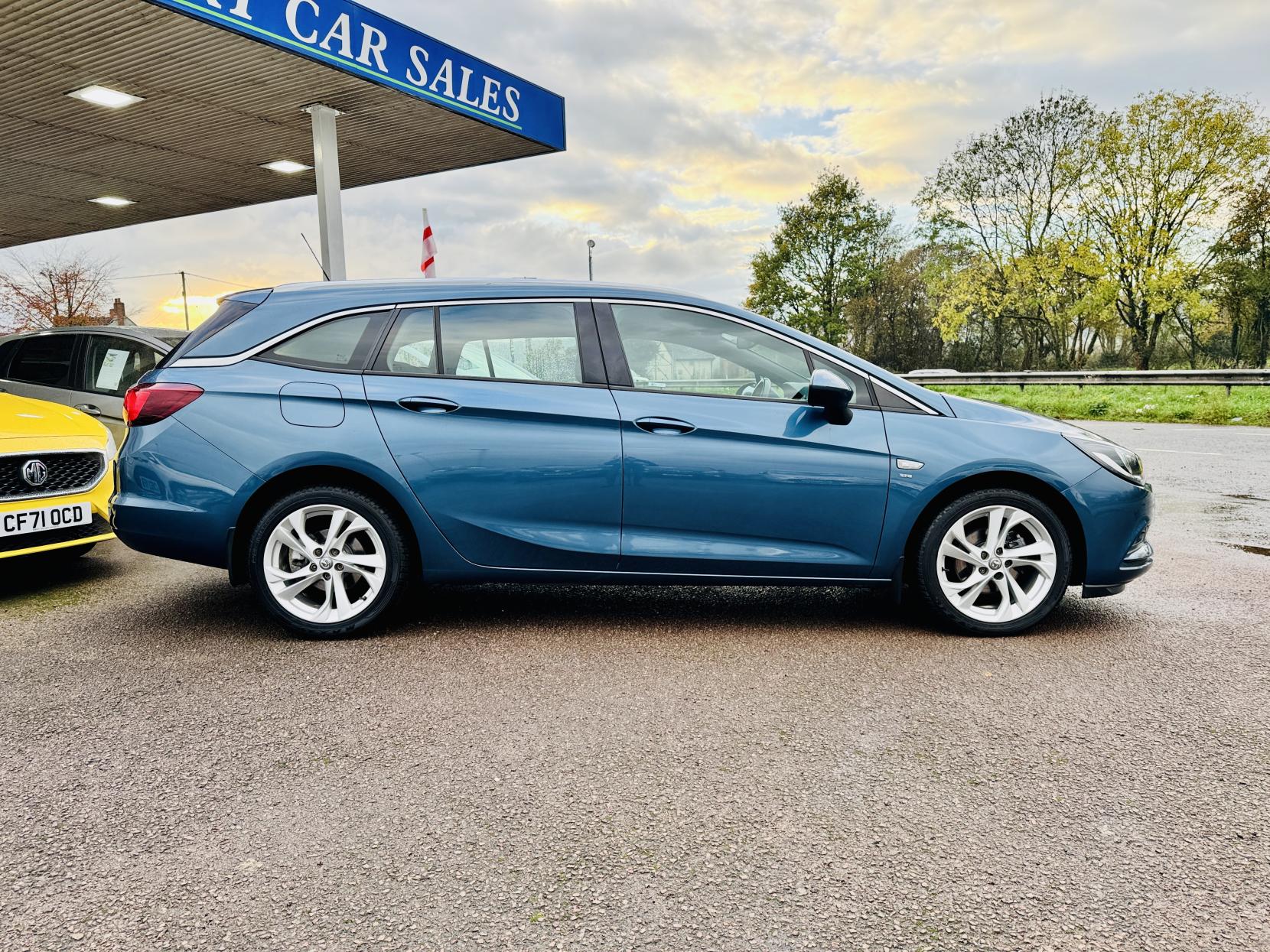 Vauxhall Astra 1.4i Turbo SRi Sports Tourer 5dr Petrol Auto Euro 6 (s/s) (150 ps)