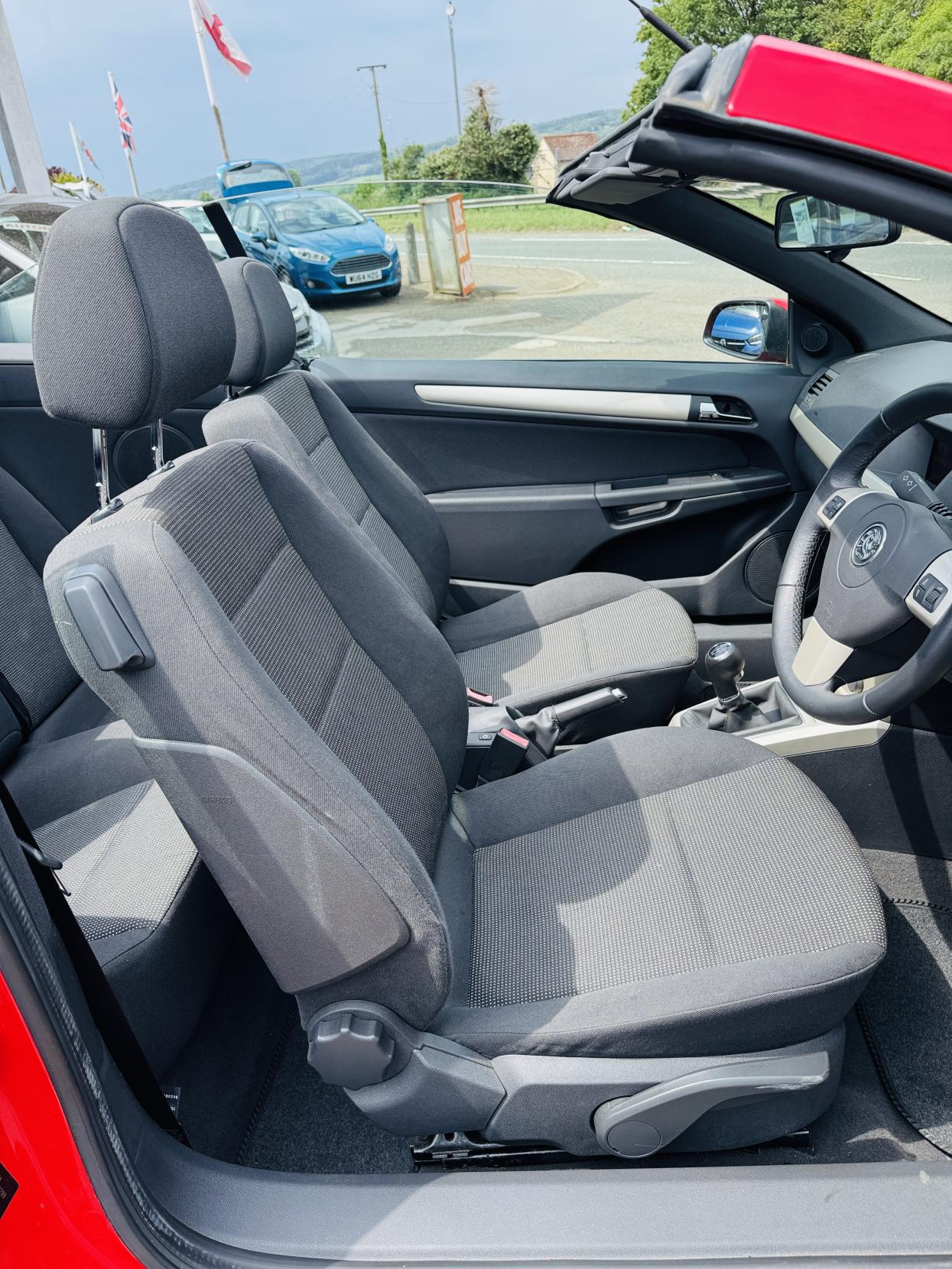 Vauxhall Astra 1.6i TwinAir Air Twin Top 2dr Petrol Manual (163 g/km, 113 bhp)