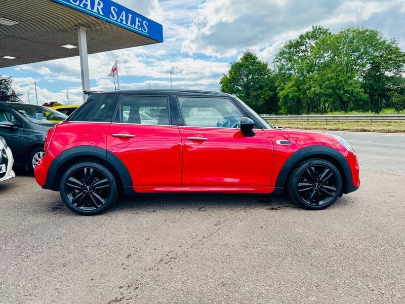 MINI Hatch 1.5 Cooper Hatchback 5dr Petrol Auto Euro 6 (s/s) (136 ps)