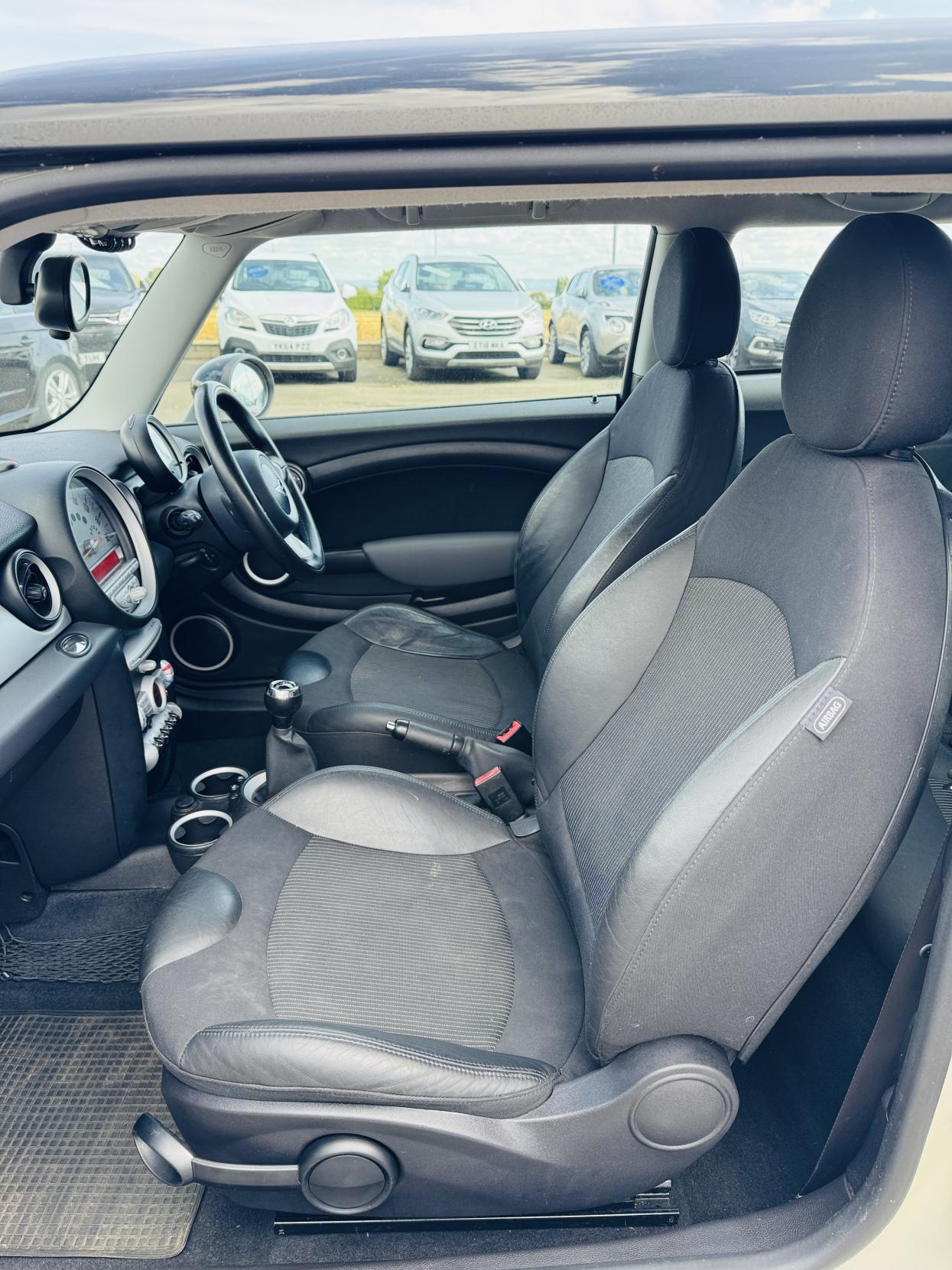 MINI Hatch 1.6 Cooper D Hatchback 3dr Diesel Manual Euro 4 (110 ps)