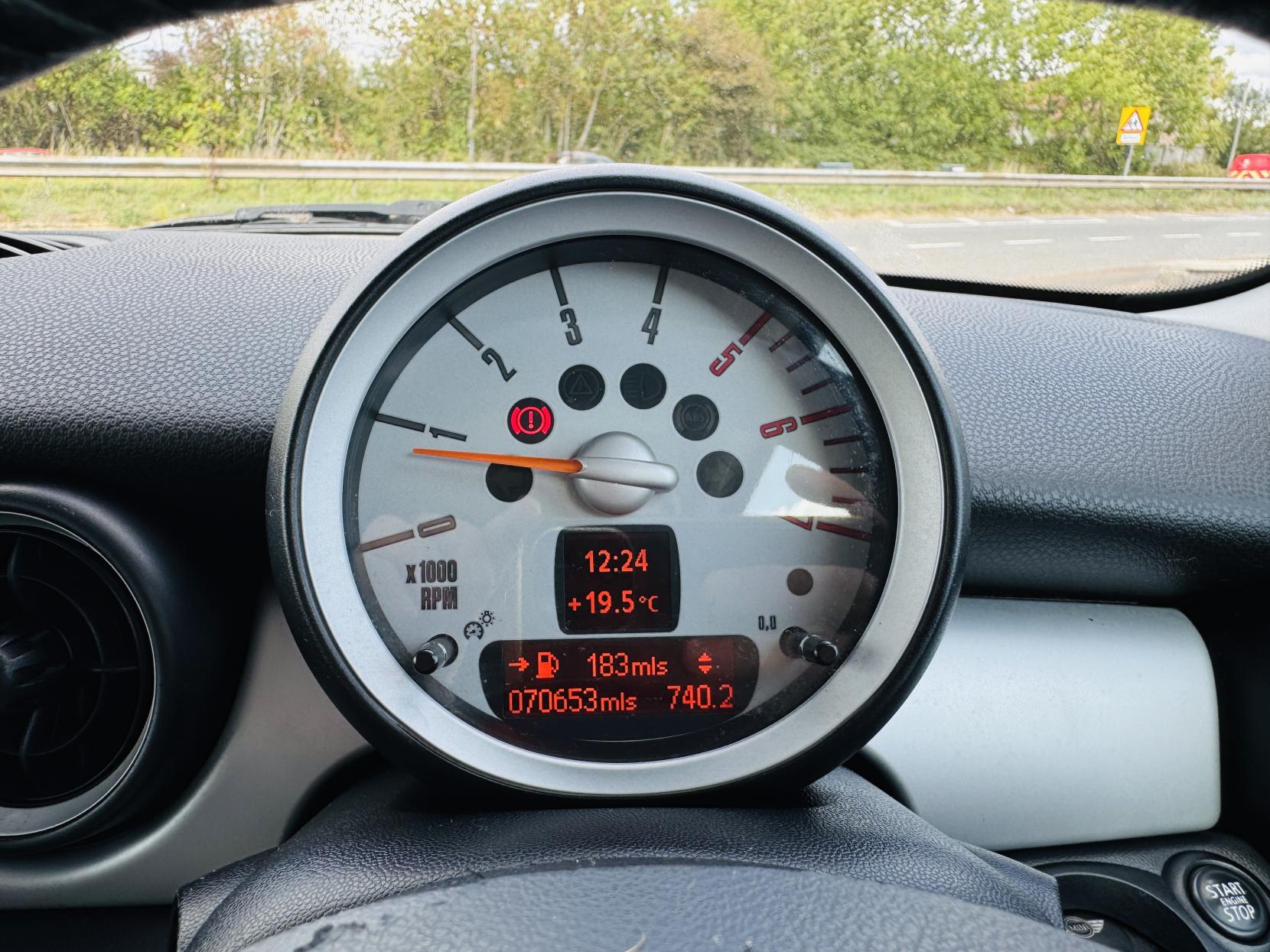 MINI Hatch 1.6 Cooper D Hatchback 3dr Diesel Manual Euro 4 (110 ps)