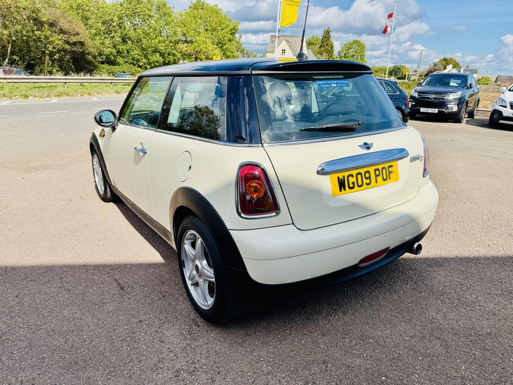 MINI Hatch 1.6 Cooper D Hatchback 3dr Diesel Manual Euro 4 (110 ps)
