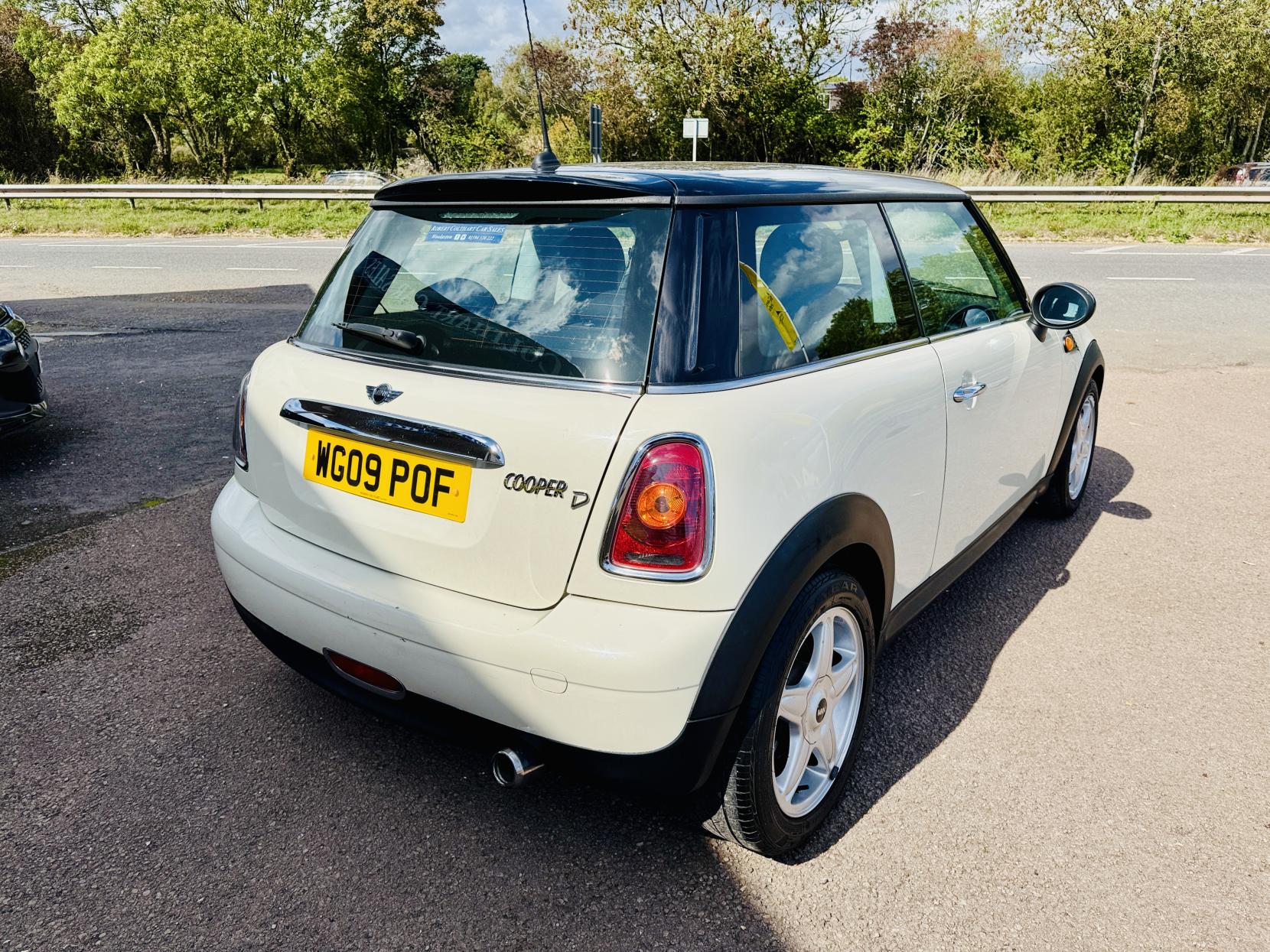 MINI Hatch 1.6 Cooper D Hatchback 3dr Diesel Manual Euro 4 (110 ps)