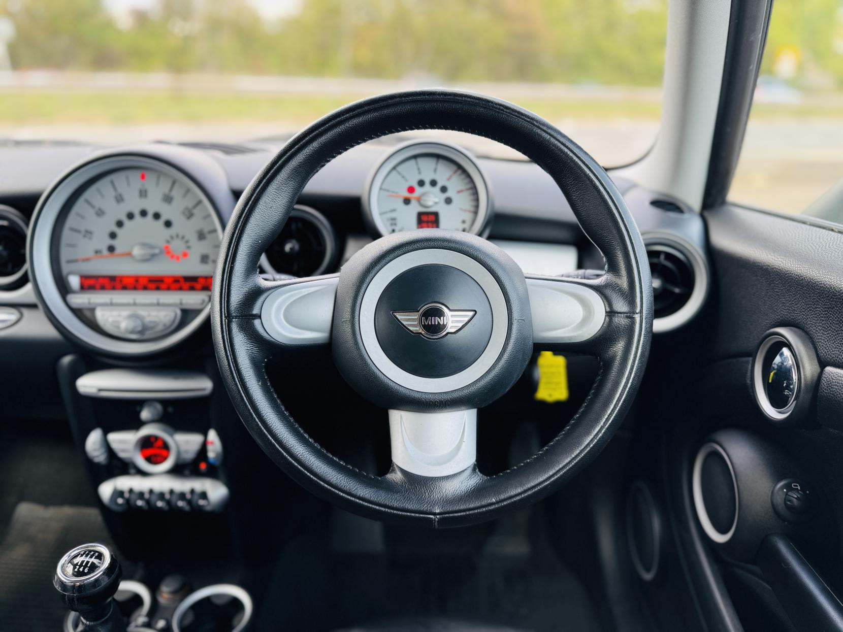 MINI Hatch 1.6 Cooper D Hatchback 3dr Diesel Manual Euro 4 (110 ps)