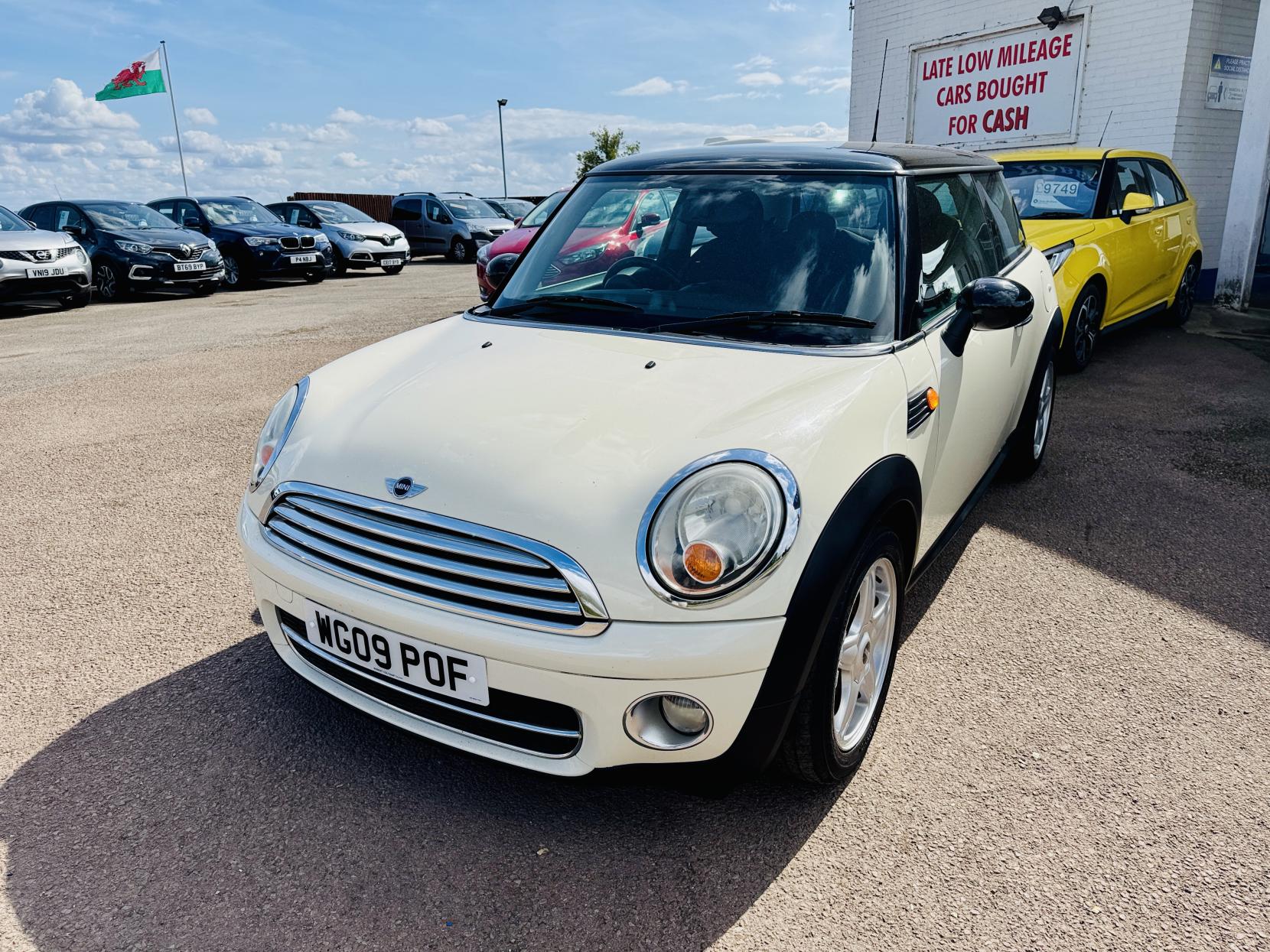 MINI Hatch 1.6 Cooper D Hatchback 3dr Diesel Manual Euro 4 (110 ps)