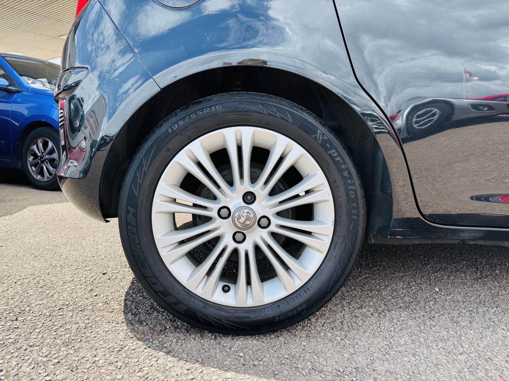 Vauxhall Corsa 1.2 16V SE Hatchback 5dr Petrol Manual Euro 5 (85 ps)