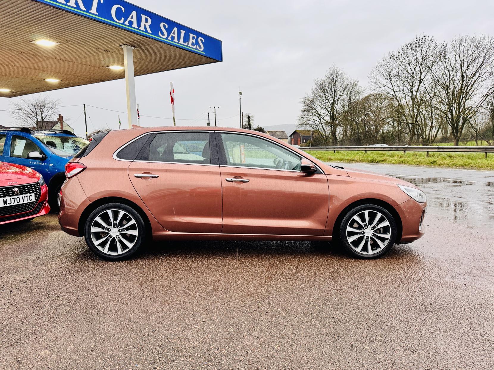 Hyundai i30 1.4 T-GDi Blue Drive Premium Hatchback 5dr Petrol Manual Euro 6 (s/s) (140 ps)