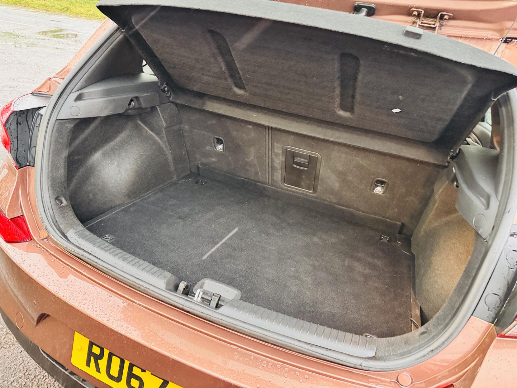 Hyundai i30 1.4 T-GDi Blue Drive Premium Hatchback 5dr Petrol Manual Euro 6 (s/s) (140 ps)