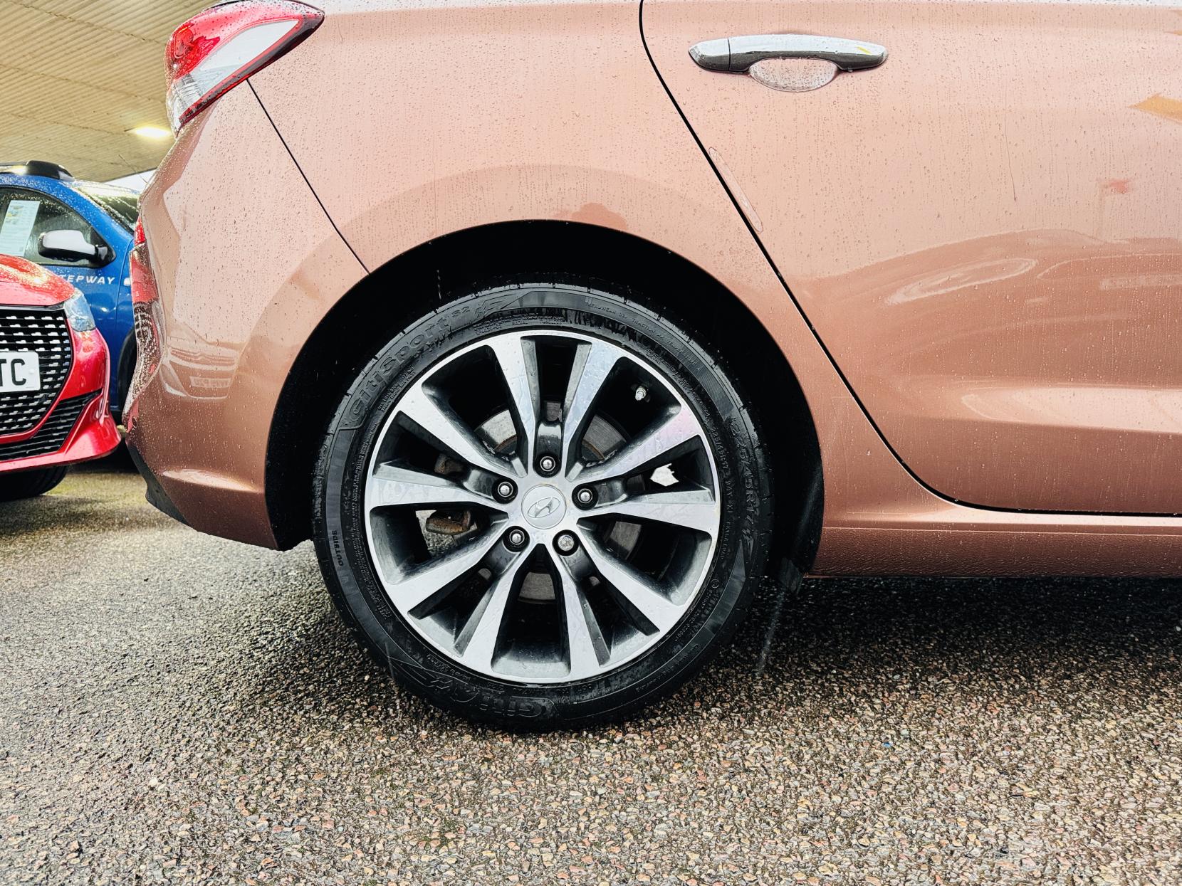 Hyundai i30 1.4 T-GDi Blue Drive Premium Hatchback 5dr Petrol Manual Euro 6 (s/s) (140 ps)