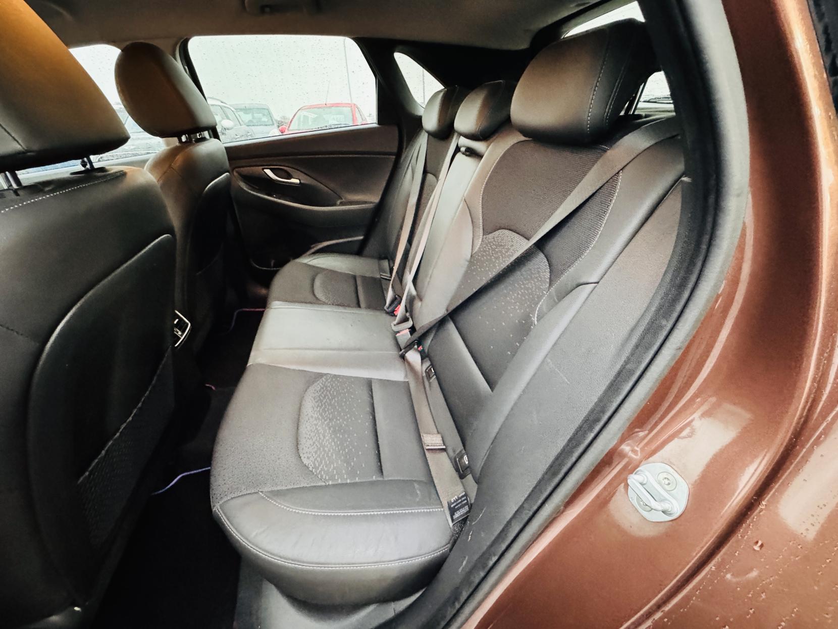 Hyundai i30 1.4 T-GDi Blue Drive Premium Hatchback 5dr Petrol Manual Euro 6 (s/s) (140 ps)