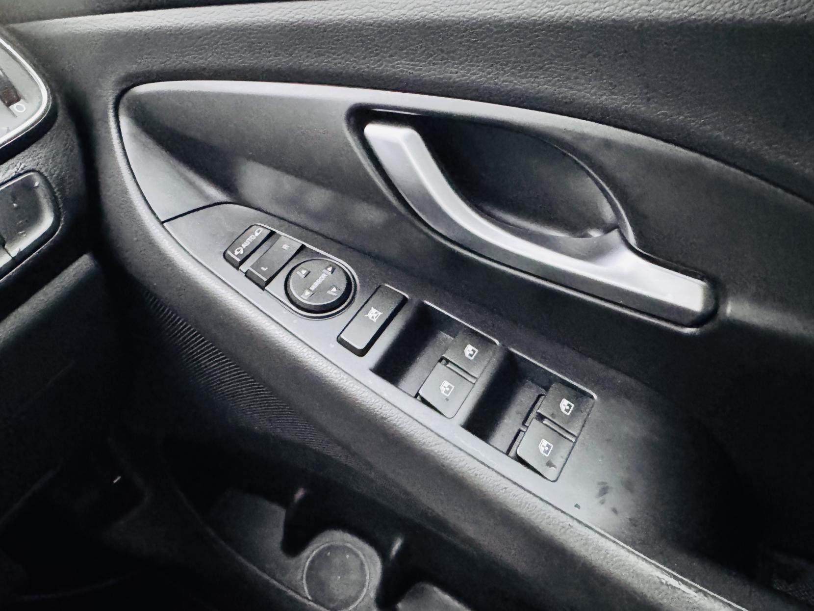 Hyundai i30 1.4 T-GDi Blue Drive Premium Hatchback 5dr Petrol Manual Euro 6 (s/s) (140 ps)