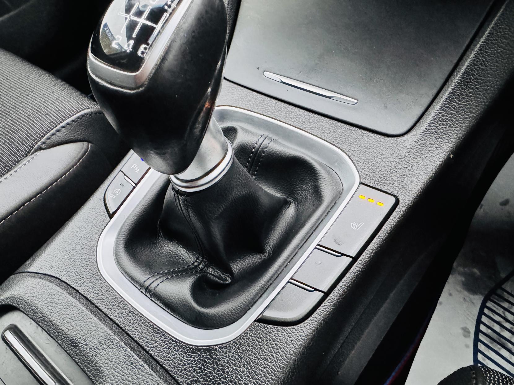 Hyundai i30 1.4 T-GDi Blue Drive Premium Hatchback 5dr Petrol Manual Euro 6 (s/s) (140 ps)