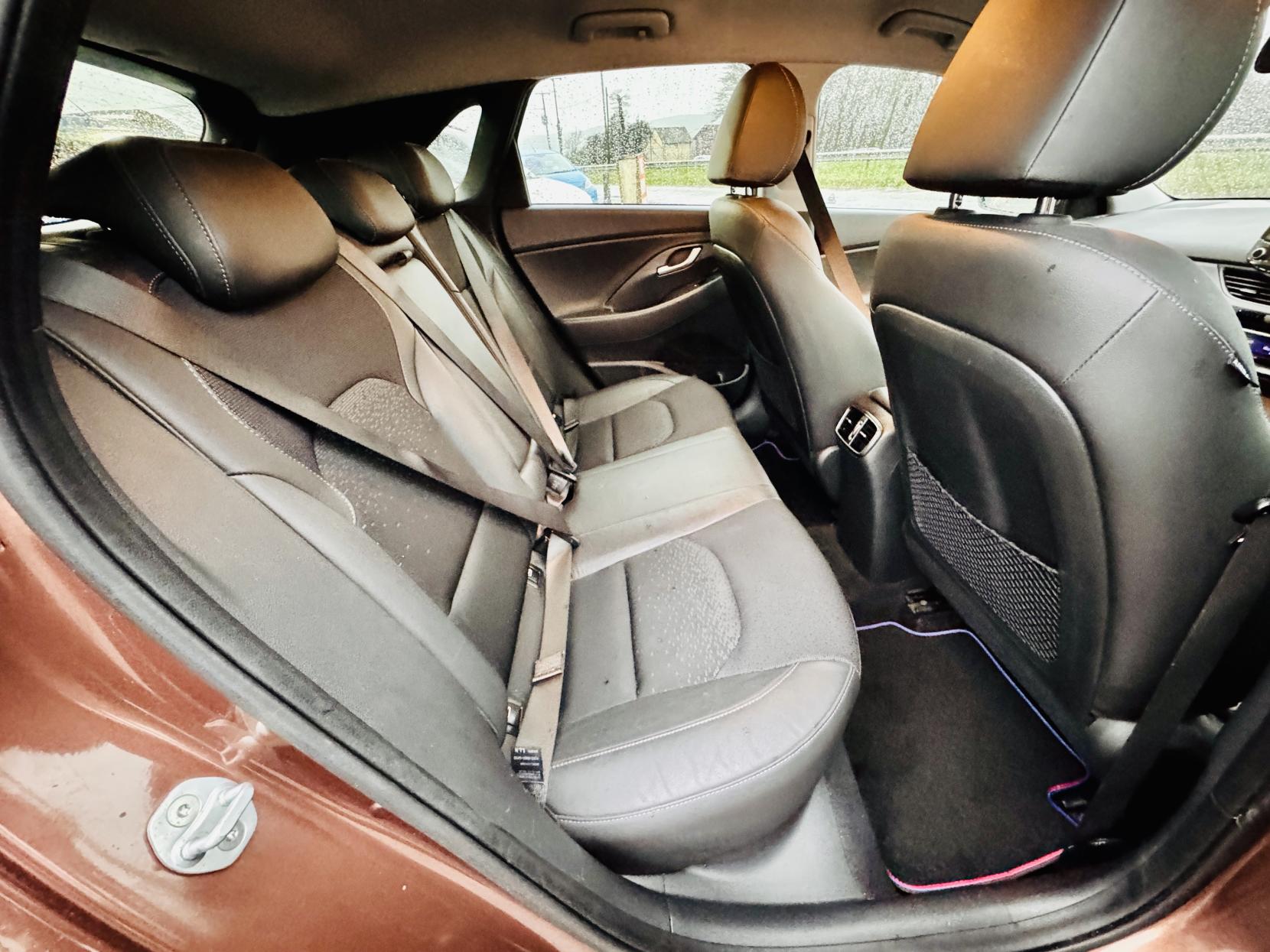 Hyundai i30 1.4 T-GDi Blue Drive Premium Hatchback 5dr Petrol Manual Euro 6 (s/s) (140 ps)