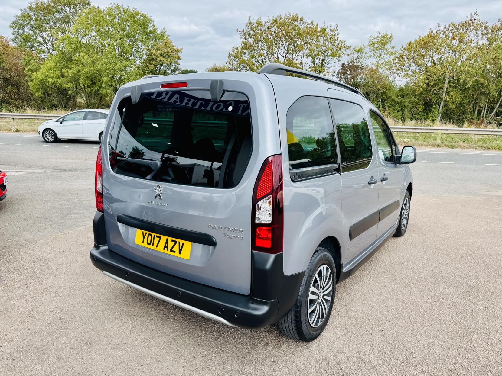 Peugeot Partner Tepee 1.6 BlueHDi Outdoor MPV 5dr Diesel ETG Euro 6 (s/s) (100 ps)