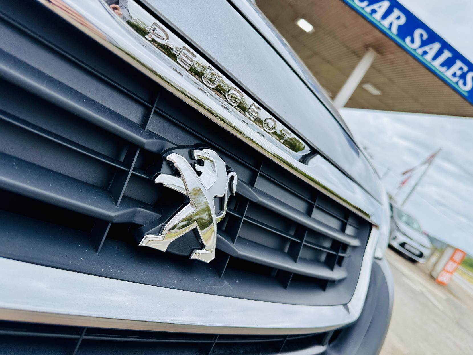 Peugeot Partner Tepee 1.6 BlueHDi Outdoor MPV 5dr Diesel ETG Euro 6 (s/s) (100 ps)