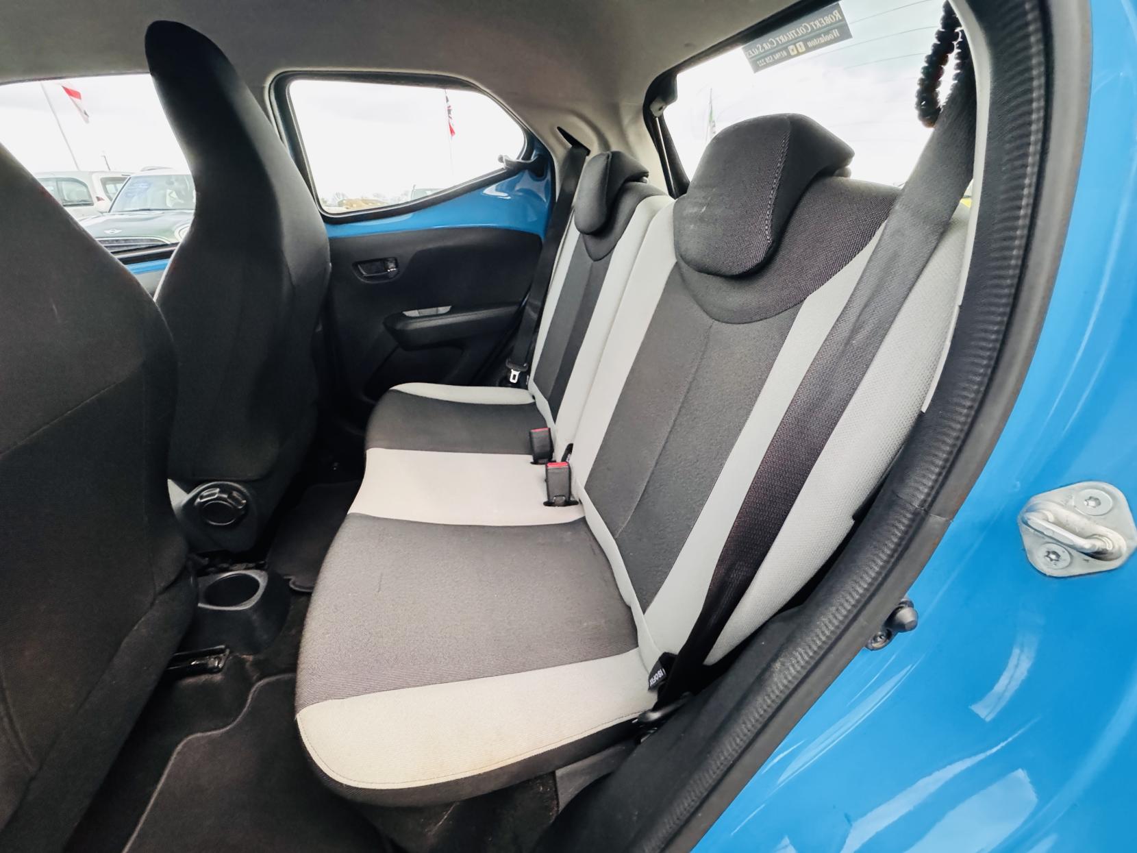 Toyota AYGO 1.0 VVT-i x-play Hatchback 5dr Petrol Manual Euro 6 (68 ps)