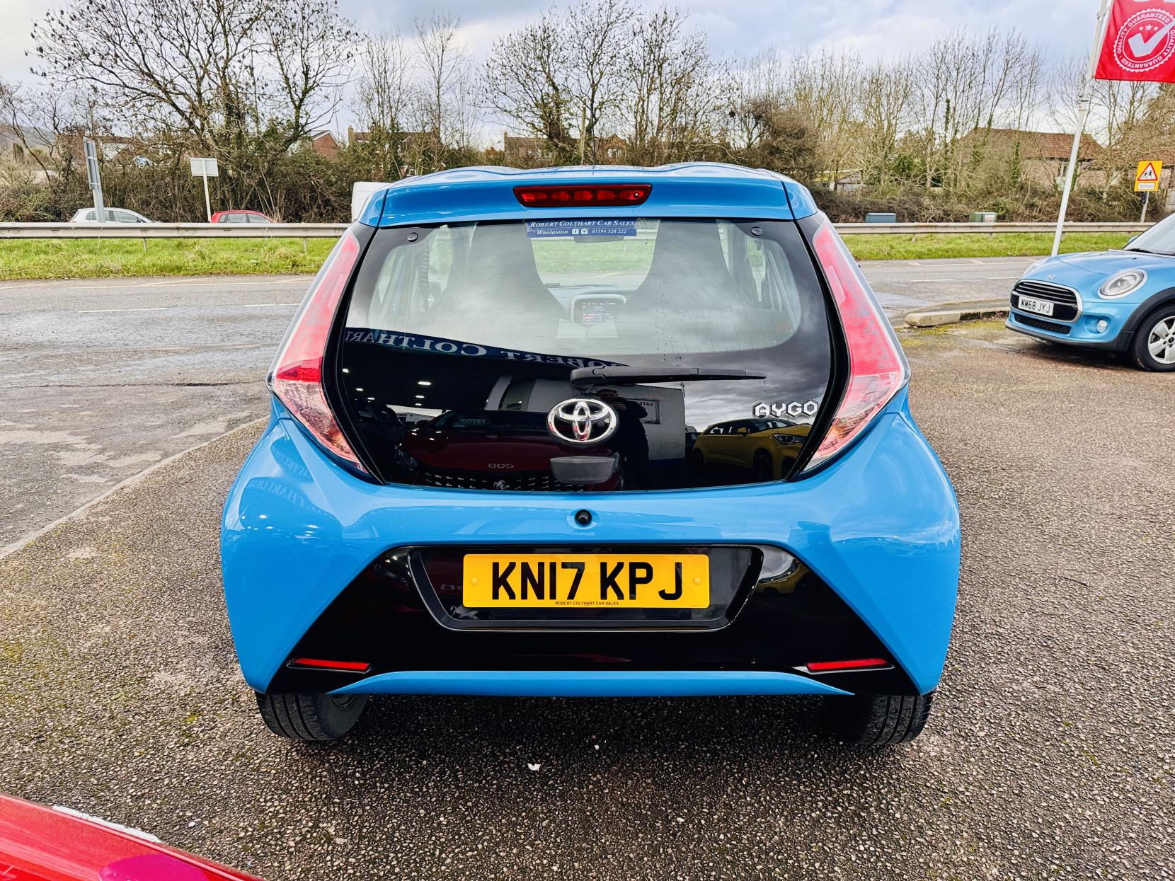 Toyota AYGO 1.0 VVT-i x-play Hatchback 5dr Petrol Manual Euro 6 (68 ps)