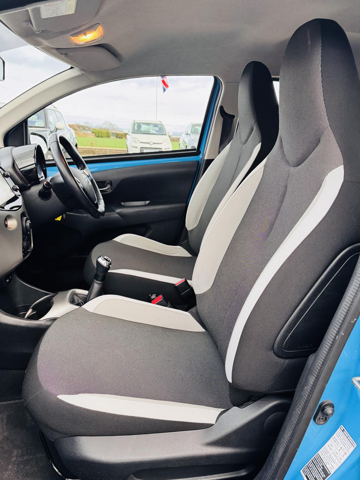 Toyota AYGO 1.0 VVT-i x-play Hatchback 5dr Petrol Manual Euro 6 (68 ps)